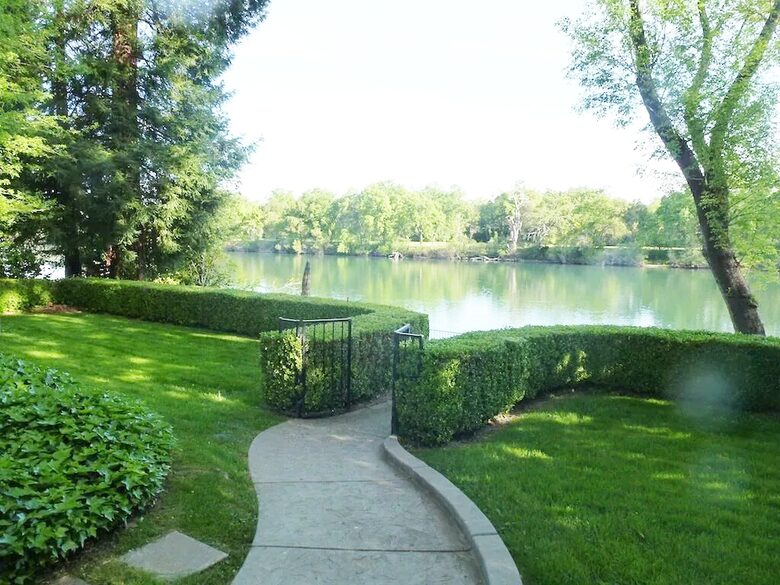 Northern California River Retreat Overlooking the Sacramento River near Redding - Anderson, California