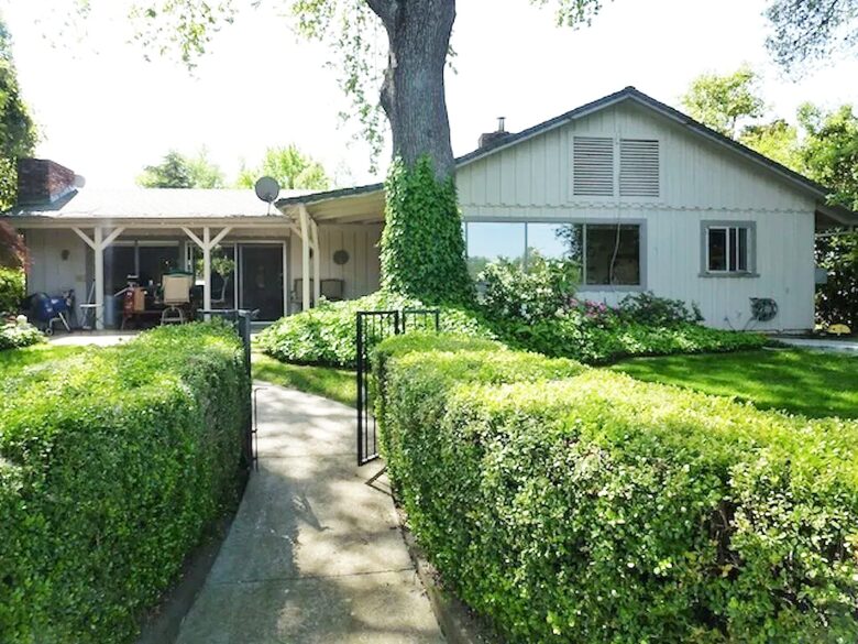 Northern California River Retreat Overlooking the Sacramento River near Redding - Anderson, California