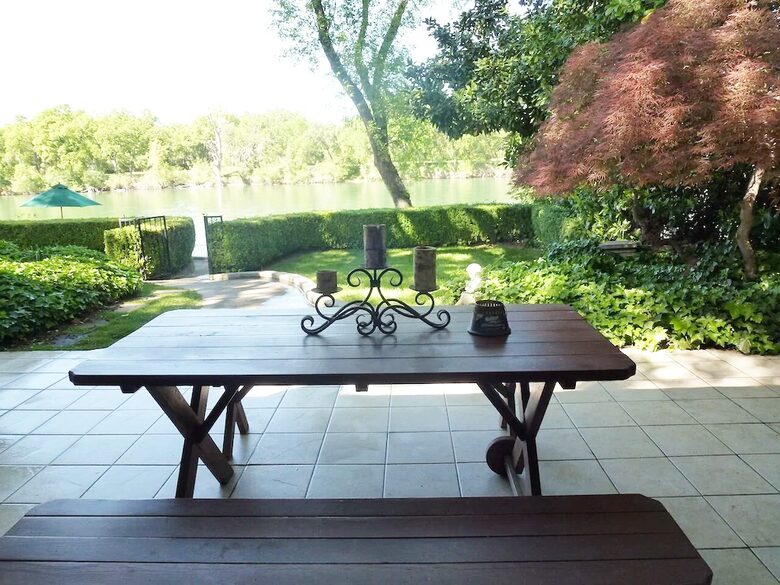 Northern California River Retreat Overlooking the Sacramento River near Redding - Anderson, California