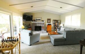 Northern California River Retreat Overlooking the Sacramento River near Redding - Anderson, California