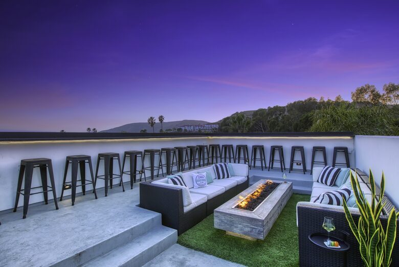 Cobbo's Beach House | With hot tubs, views, and just steps to the beach! - Avila Beach, California