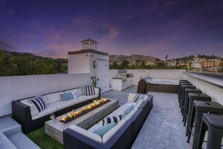 Cobbo's Beach House | With hot tubs, views, and just steps to the beach! - Avila Beach, California