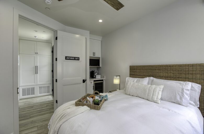 Cobbo's Beach House | With hot tubs, views, and just steps to the beach! - Avila Beach, California