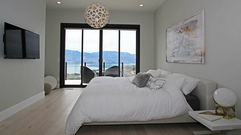 West Kelowna Dream Home with Okanagan Lake Views - West Kelowna, Canada