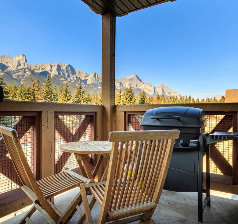 Canmore Mountain Escape with a Rooftop Hot Tub - Canmore, Canada