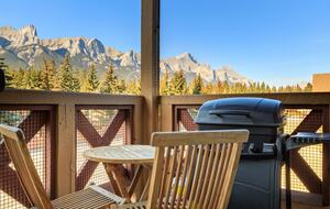 Canmore Mountain Escape with a Rooftop Hot Tub - Canmore, Canada
