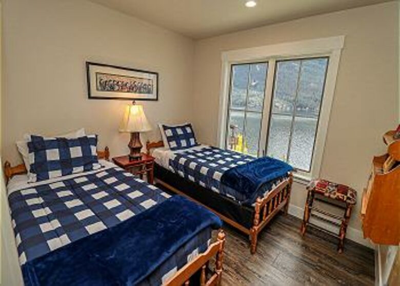 Twin Beds Room
