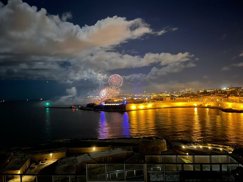 Luxury Seafront Penthouse with Private Pool & Breathtaking Panoramic Sea Views - Sliema, Malta