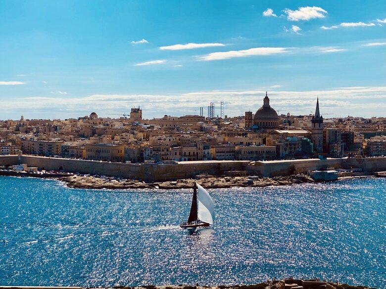 Luxury Seafront Penthouse with Private Pool & Breathtaking Panoramic Sea Views - Sliema, Malta