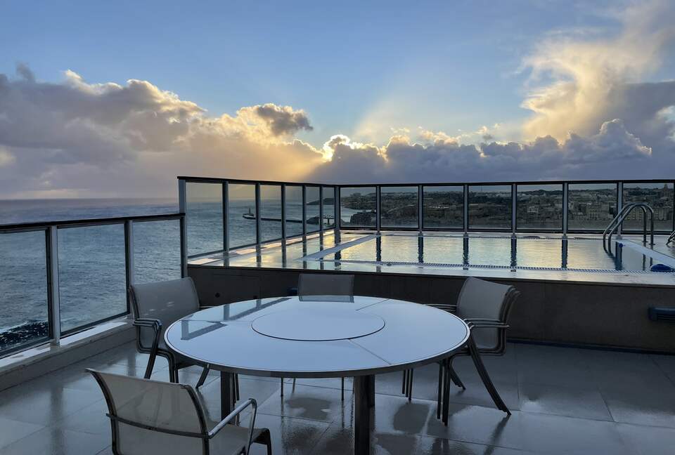 Luxury Seafront Penthouse with Private Pool & Breathtaking Panoramic Sea Views - Sliema, Malta