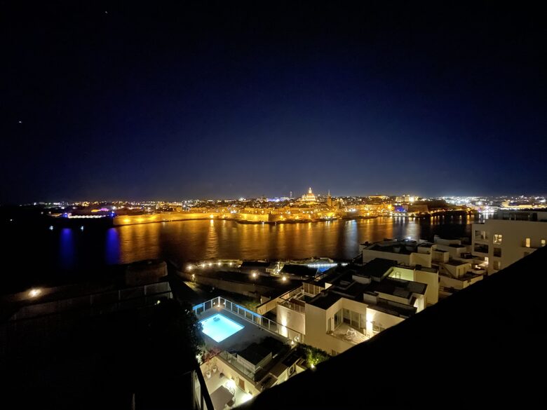 Luxury Seafront Penthouse with Private Pool & Breathtaking Panoramic Sea Views - Sliema, Malta