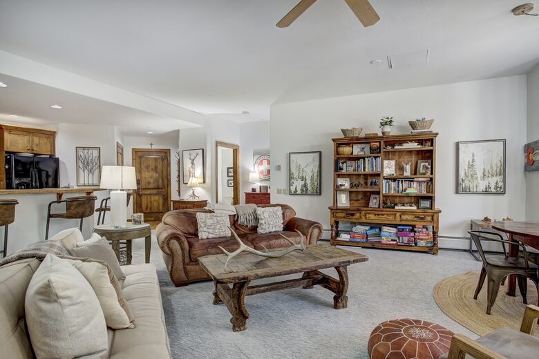 Arrowhead Beauty with Pool and Hot Tub! - Edwards, Colorado