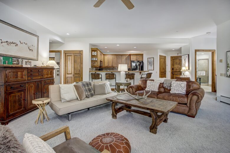 Arrowhead Beauty with Pool and Hot Tub! - Edwards, Colorado