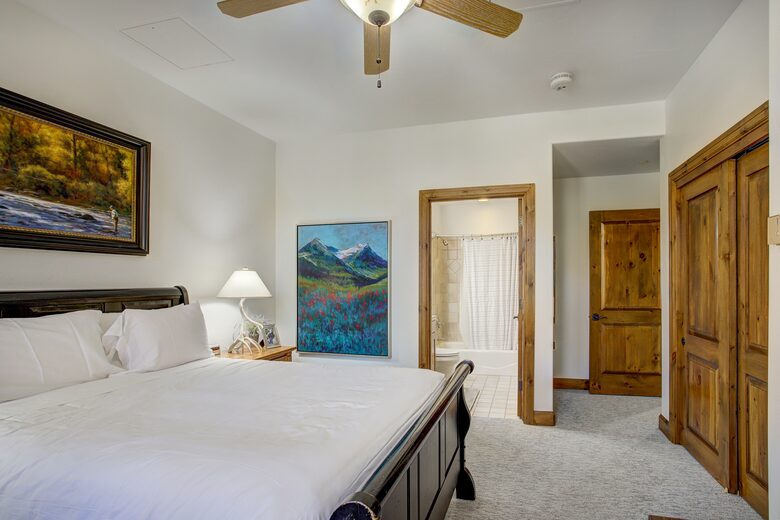 Arrowhead Beauty with Pool and Hot Tub! - Edwards, Colorado