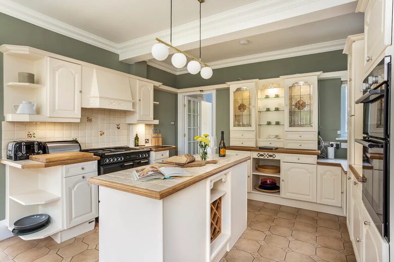 The Lake House - Malvern, United Kingdom