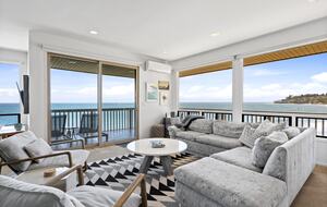 Malibu Beachfront Luxe with Private Beach Access - Malibu, California