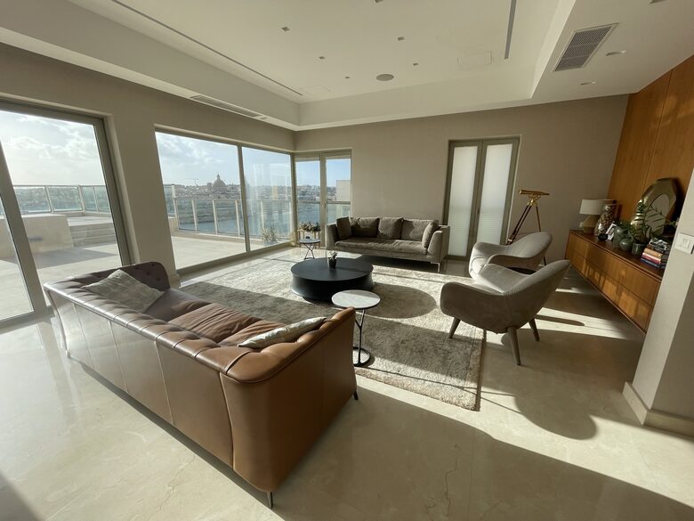 Luxury Seafront Penthouse with Private Pool & Breathtaking Panoramic Sea Views - Sliema, Malta