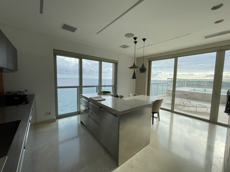 Luxury Seafront Penthouse with Private Pool & Breathtaking Panoramic Sea Views - Sliema, Malta