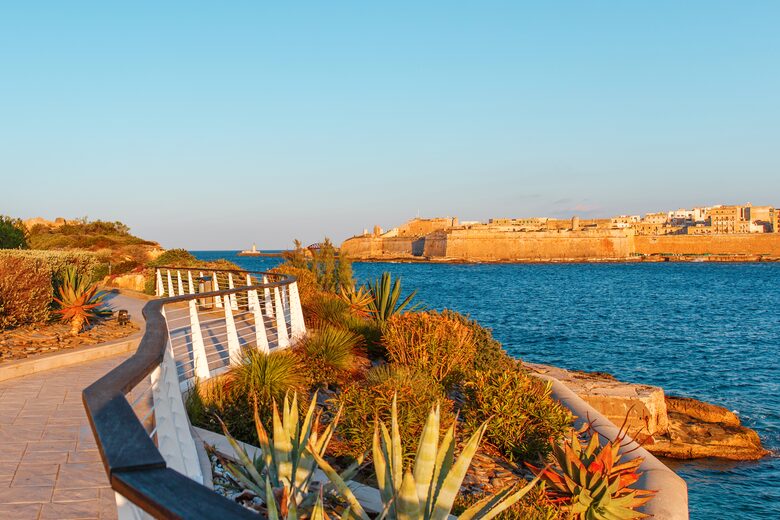 Luxury Seafront Penthouse with Private Pool & Breathtaking Panoramic Sea Views - Sliema, Malta