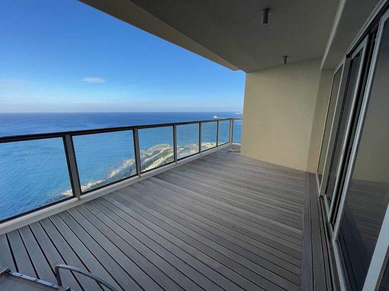 Luxury Seafront Penthouse with Private Pool & Breathtaking Panoramic Sea Views - Sliema, Malta
