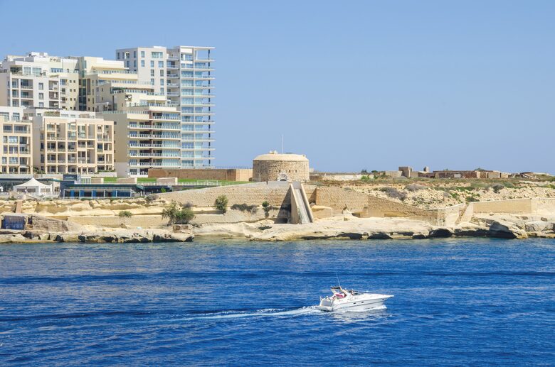 Luxury Seafront Penthouse with Private Pool & Breathtaking Panoramic Sea Views - Sliema, Malta