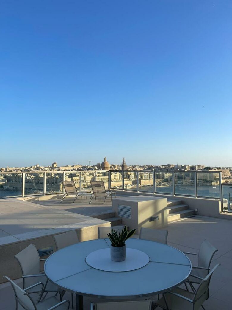 Luxury Seafront Penthouse with Private Pool & Breathtaking Panoramic Sea Views - Sliema, Malta