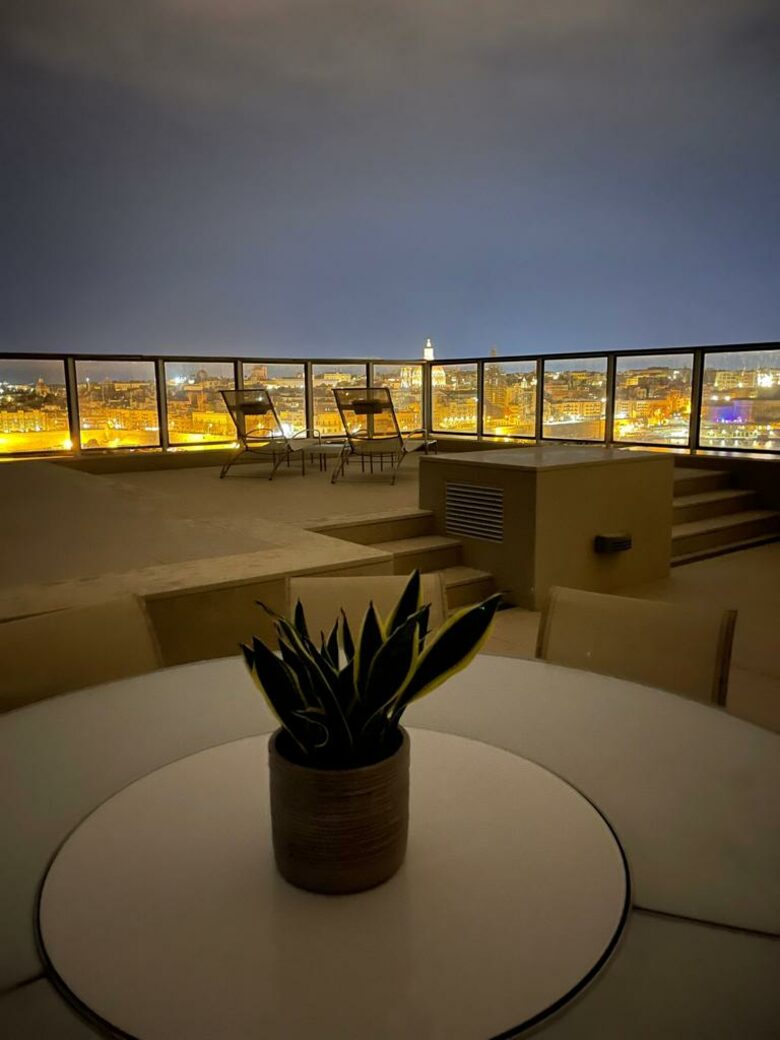 Luxury Seafront Penthouse with Private Pool & Breathtaking Panoramic Sea Views - Sliema, Malta
