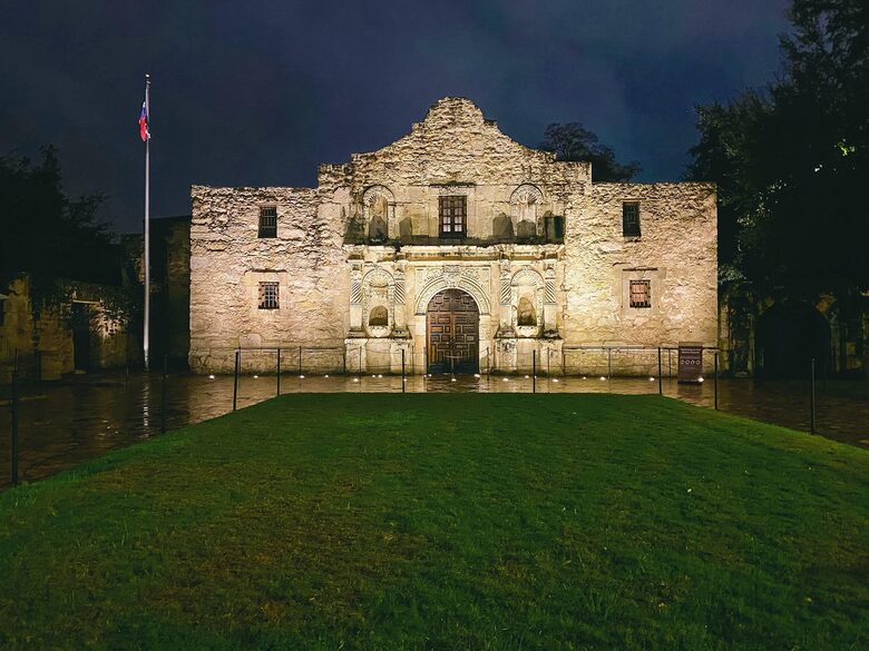 Beautiful 4-Bedroom San Antonio Getaway - San Antonio, Texas
