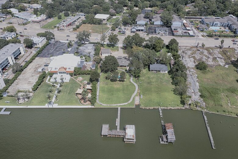 Luxury Waterfront Pelican Bay Estate - Seabrook, Texas