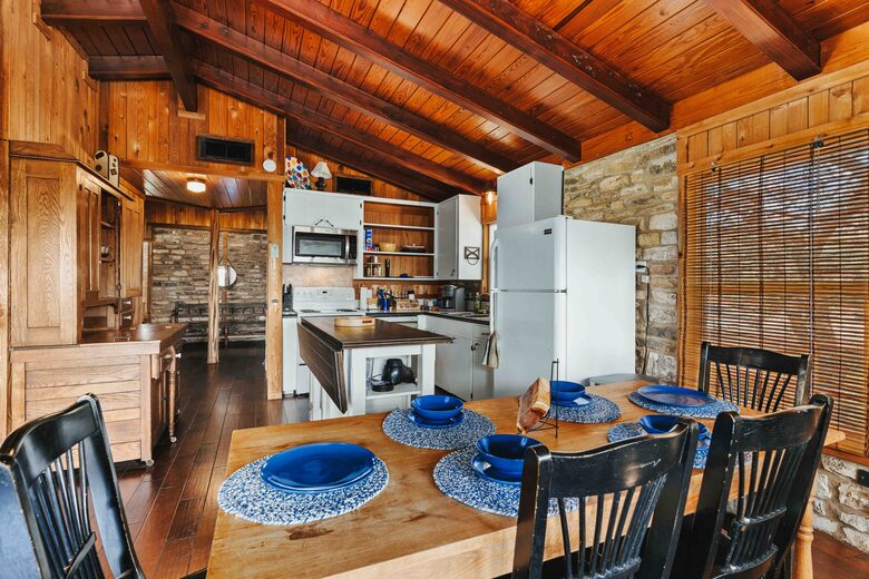 Lake View Retreat with BOAT Rental Available - Canyon Lake, Texas