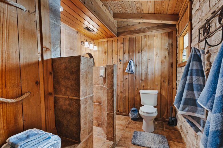 Lake View Retreat with BOAT Rental Available - Canyon Lake, Texas