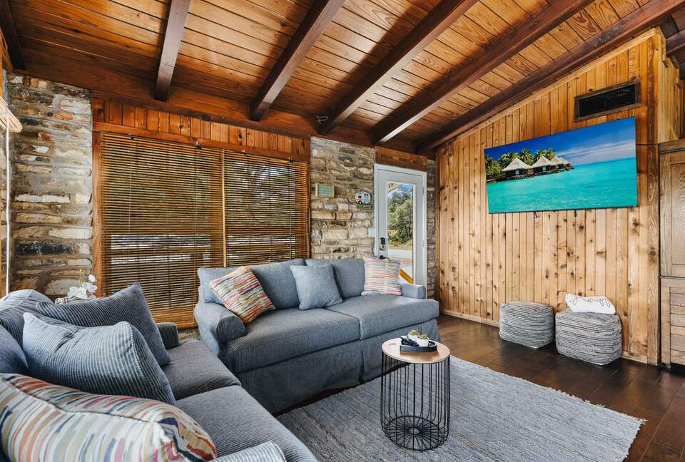 Lake View Retreat with BOAT Rental Available - Canyon Lake, Texas