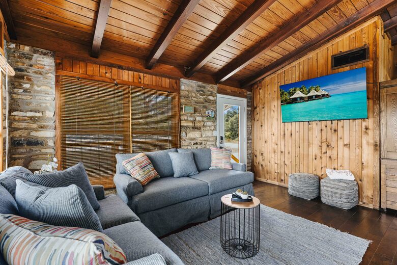 Lake View Retreat with BOAT Rental Available - Canyon Lake, Texas