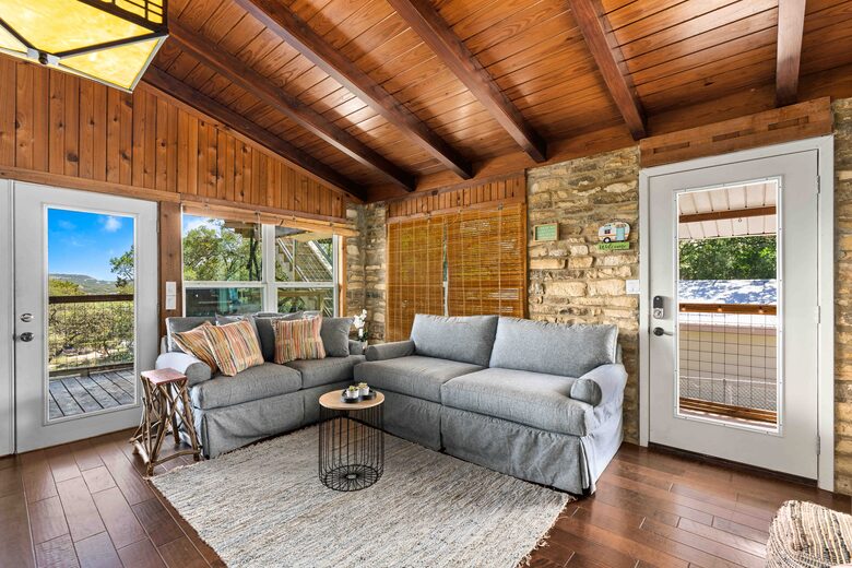 Lake View Retreat with BOAT Rental Available - Canyon Lake, Texas