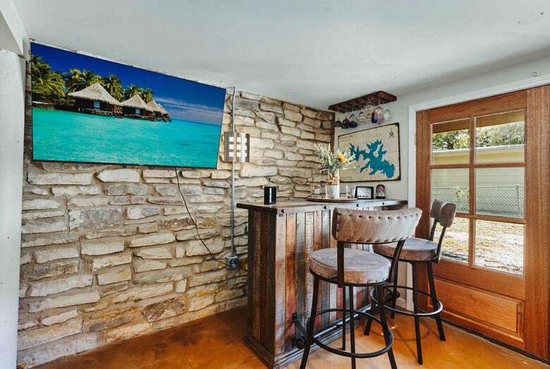 Lake View Retreat with BOAT Rental Available - Canyon Lake, Texas