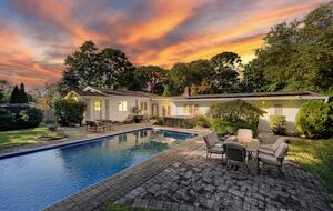 Cozy Retreat With Pool, Hot Tub, and Close to Beach - Wading River, New York