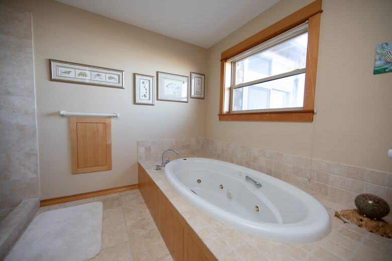 Jetted tub