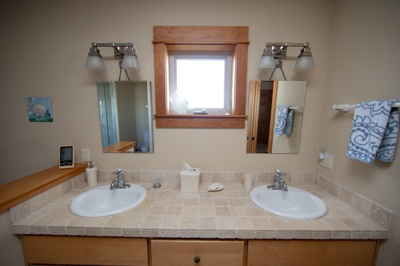 Dual vanities