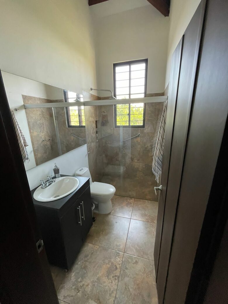 Cuarto de baño 2 (hay otros tres iguales en cada habitación)