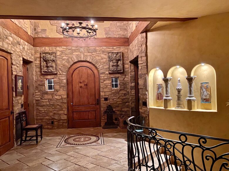 Villa Towers Foyer