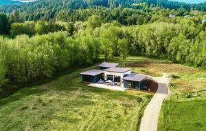 Green Acres of Hidden Hills | Modern Luxury in Wine Country - McMinnville, Oregon