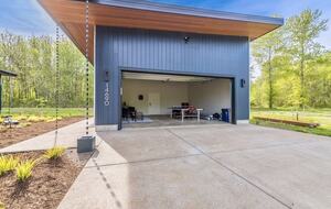 Green Acres of Hidden Hills | Modern Luxury in Wine Country - McMinnville, Oregon