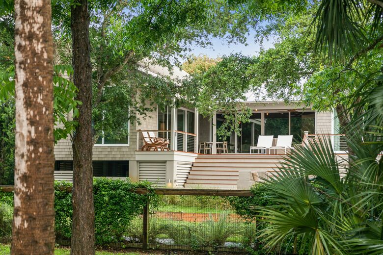 Oceanview Island Beach Cottage - Sullivan’s Island, South Carolina