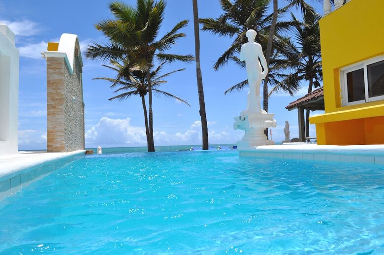 Villa Leone | Oceanfront Pool With Swim Up Bar and Hot Tub on the Beach - Cabarete, Dominican Republic