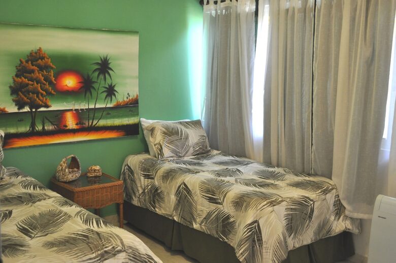 Villa Leone | Oceanfront Pool With Swim Up Bar and Hot Tub on the Beach - Cabarete, Dominican Republic