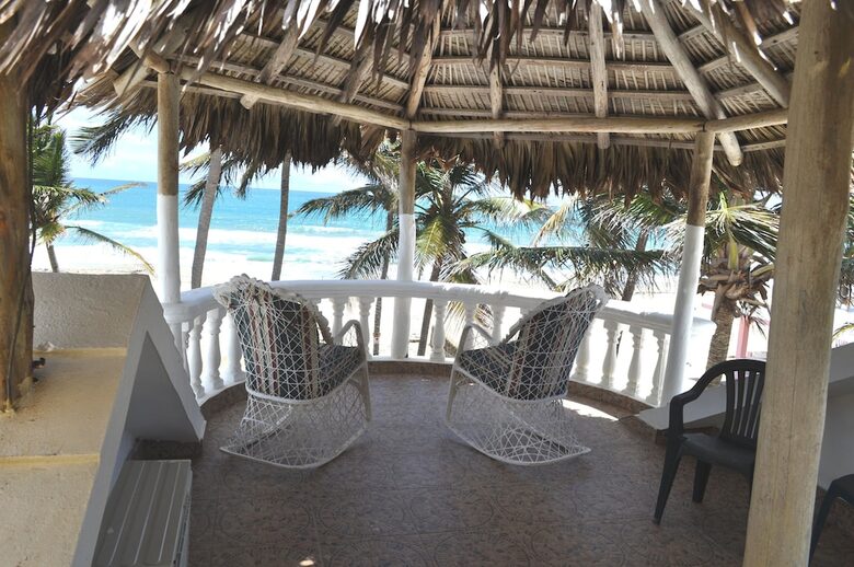 Villa Leone | Oceanfront Pool With Swim Up Bar and Hot Tub on the Beach - Cabarete, Dominican Republic