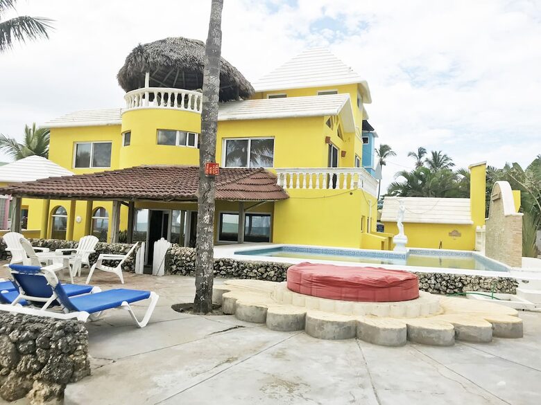 Villa Leone | Oceanfront Pool With Swim Up Bar and Hot Tub on the Beach - Cabarete, Dominican Republic