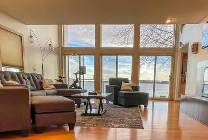 Hidden JEM Lakefront Home - Clear Lake, Iowa