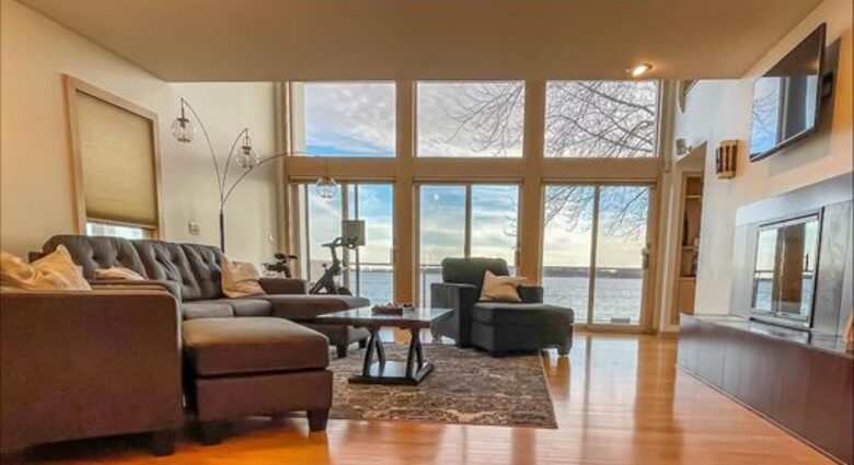 Hidden JEM Lakefront Home - Clear Lake, Iowa