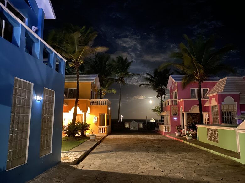 Villa Leone | Oceanfront Pool With Swim Up Bar and Hot Tub on the Beach - Cabarete, Dominican Republic